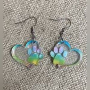 ♥️ C 5 / $20 Rainbow Paw Print Earrings